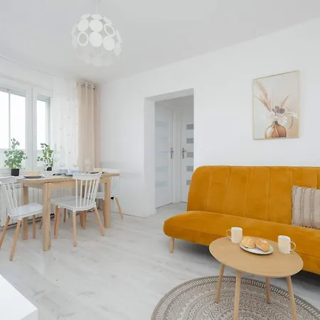 Stylish Two-bedroom With Balcony In By Renters Apartamento *
