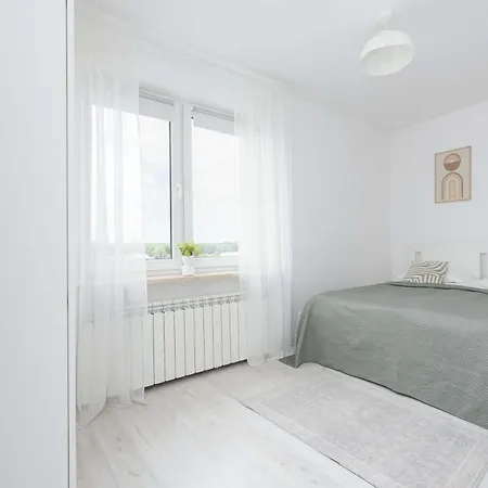 Stylish Two-bedroom With Balcony In By Renters Varsóvia