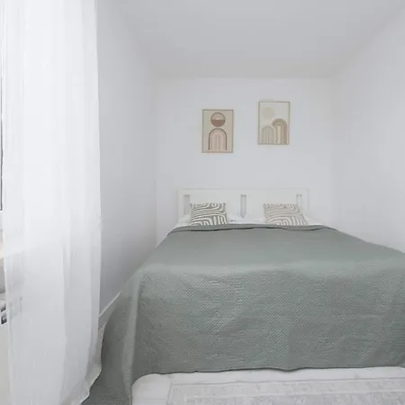 Stylish Two-bedroom With Balcony In By Renters * Varsóvia