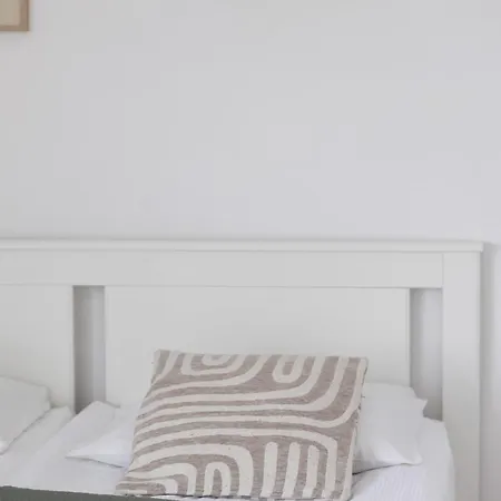 Apartamento Stylish Two-bedroom With Balcony In By Renters *