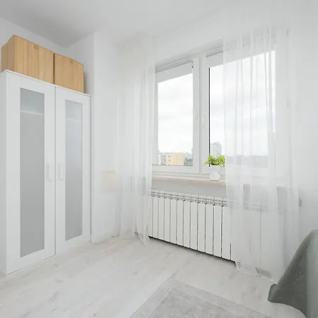 Apartamento Stylish Two-bedroom With Balcony In By Renters