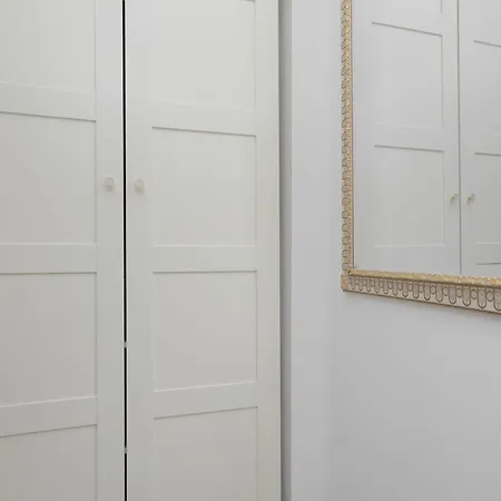 Stylish Two-bedroom With Balcony In By Renters Apartamento Varsóvia
